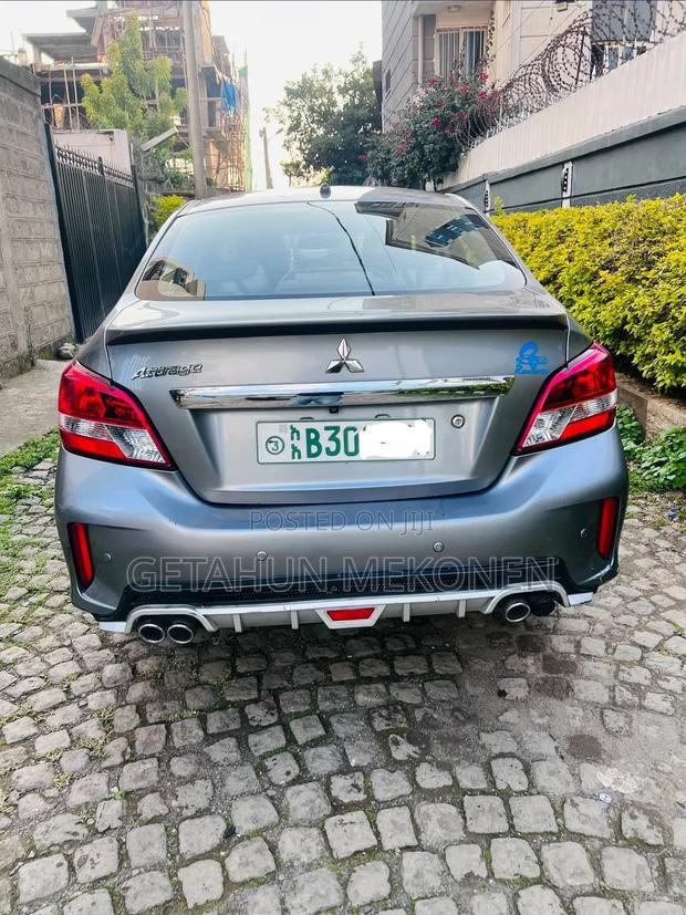 Mitsubishi Attrage 2022 Silver