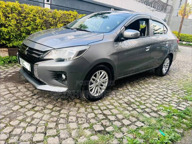 Mitsubishi Attrage 2022 Silver