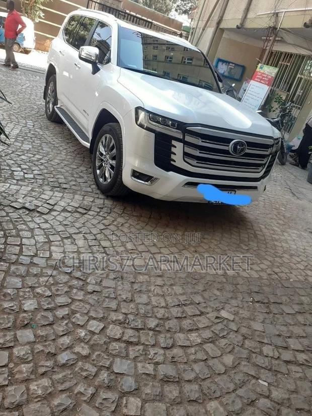 Toyota Land Cruiser 2022 White