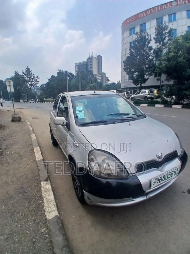 Toyota Vitz 2002 Silver