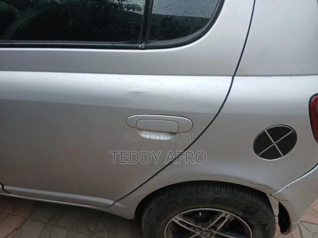 Toyota Vitz 2002 Silver