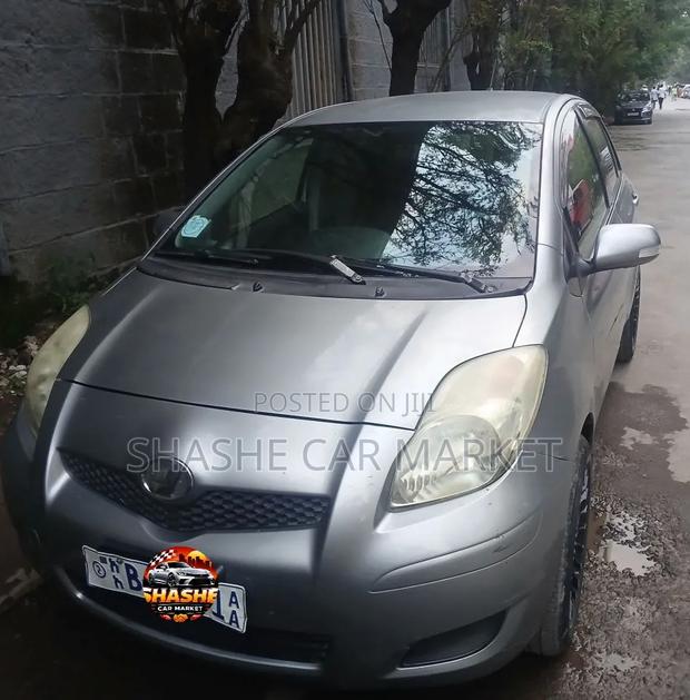Toyota Yaris 2008 Gray