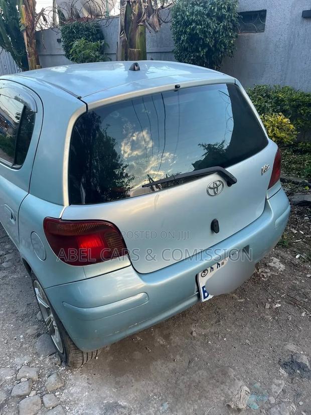 Toyota Vitz 2004 Blue