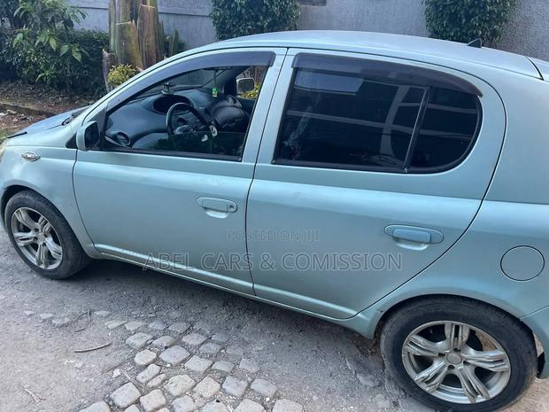 Toyota Vitz 2004 Blue