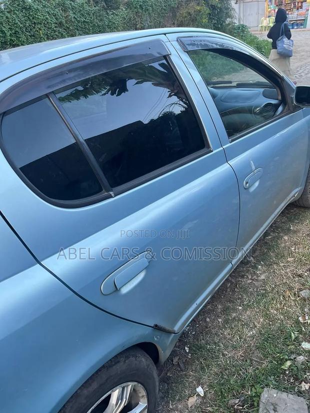 Toyota Vitz 2004 Blue