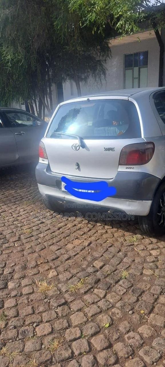 Toyota Vitz 2004 Blue