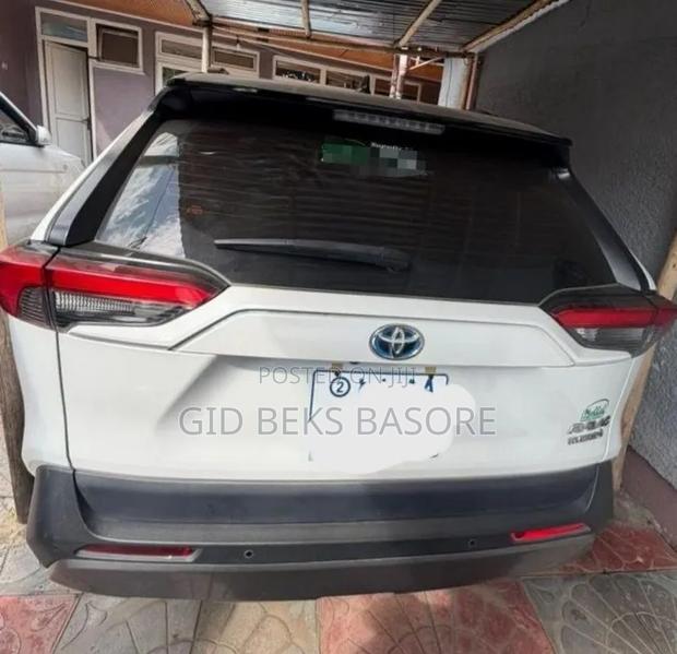 Toyota RAV4 2024 White