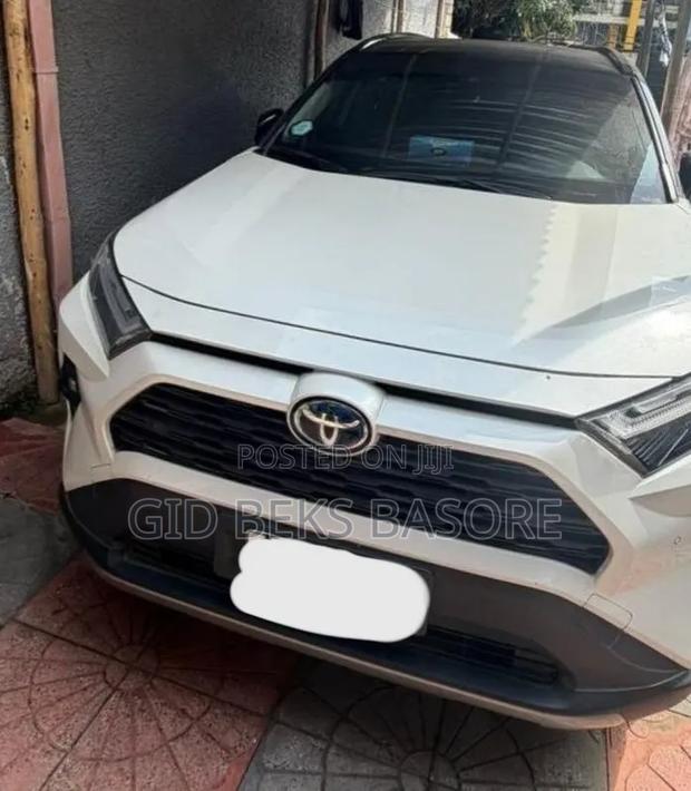 Toyota RAV4 2024 White