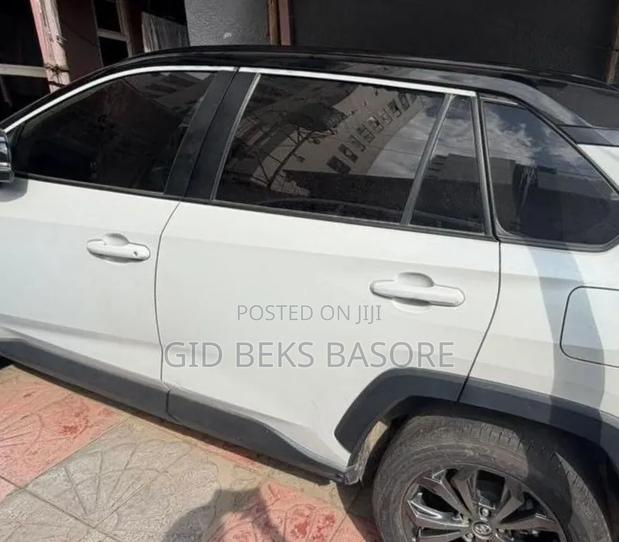 Toyota RAV4 2024 White