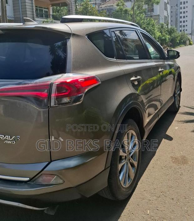 Toyota RAV4 2016 Brown