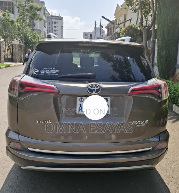 Toyota RAV4 2016 Brown
