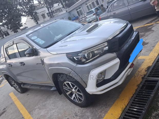 Toyota Hilux Revo Double Cab Deisel 2.4 AWD 2017 Silver