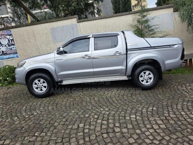 Toyota Hilux 2015 Silver