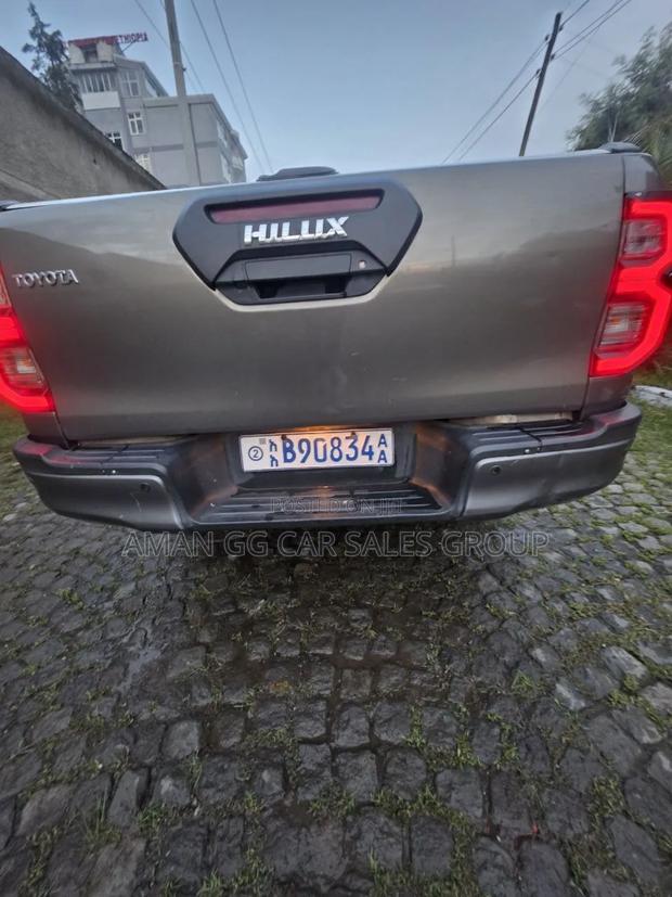 Toyota Hilux 2021 Gray
