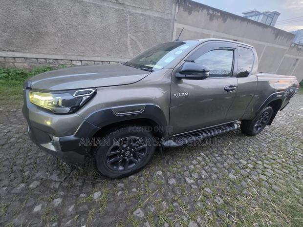 Toyota Hilux 2021 Gray