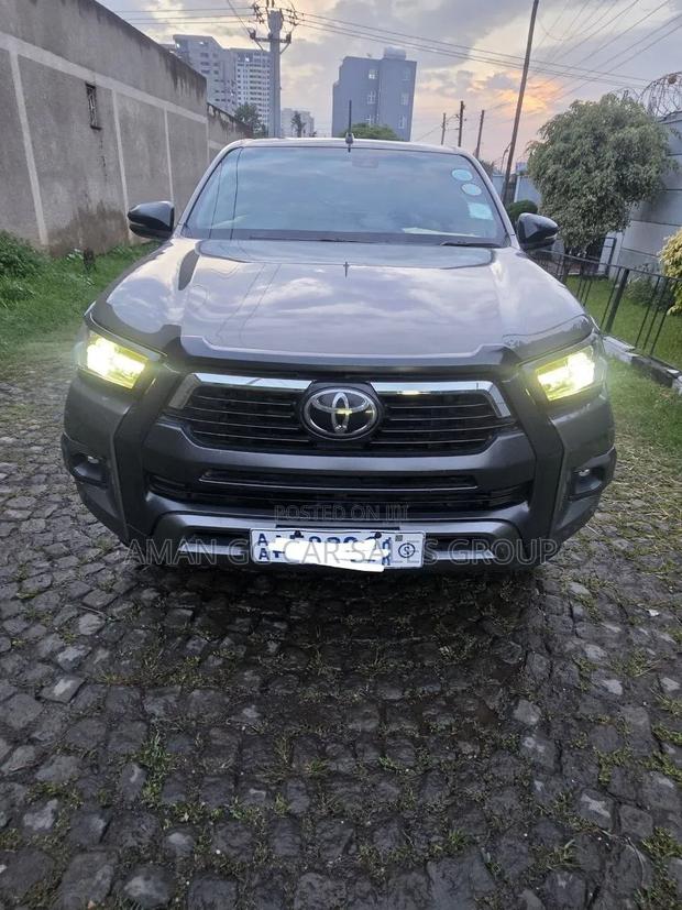 Toyota Hilux 2021 Gray