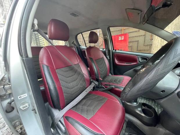 Toyota Vitz 2003 Silver