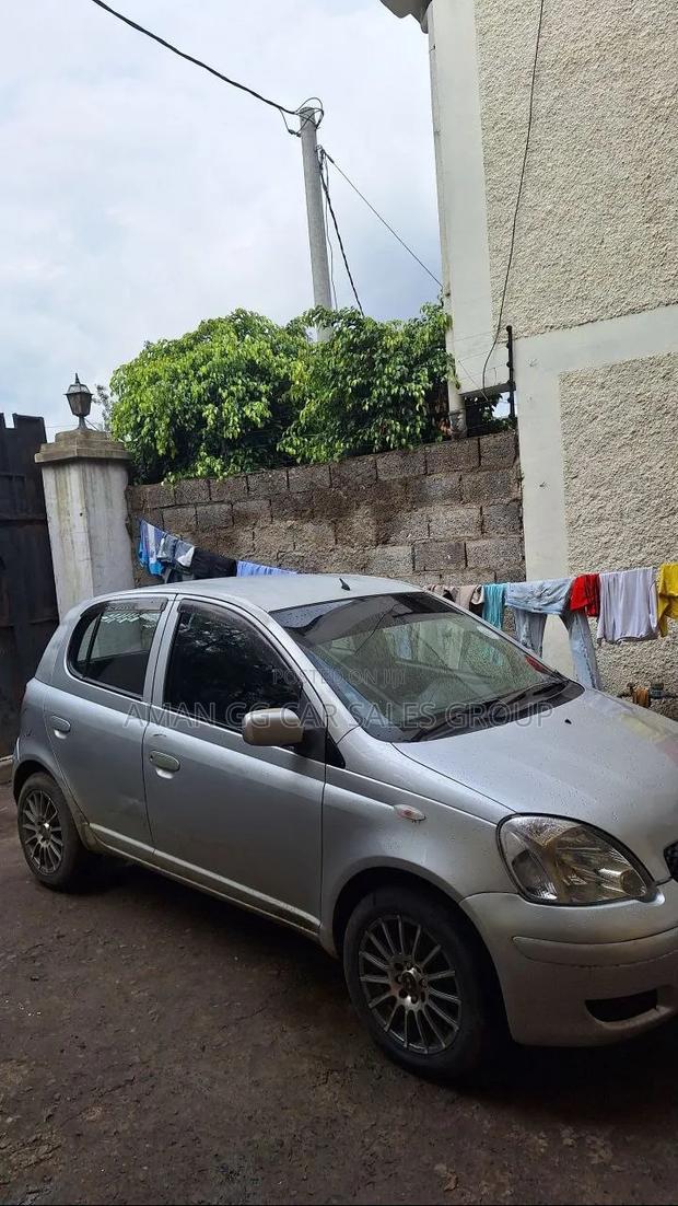 Toyota Vitz 2003 Silver