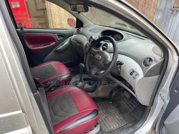 Toyota Vitz 2003 Silver