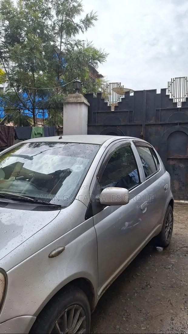 Toyota Vitz 2003 Silver