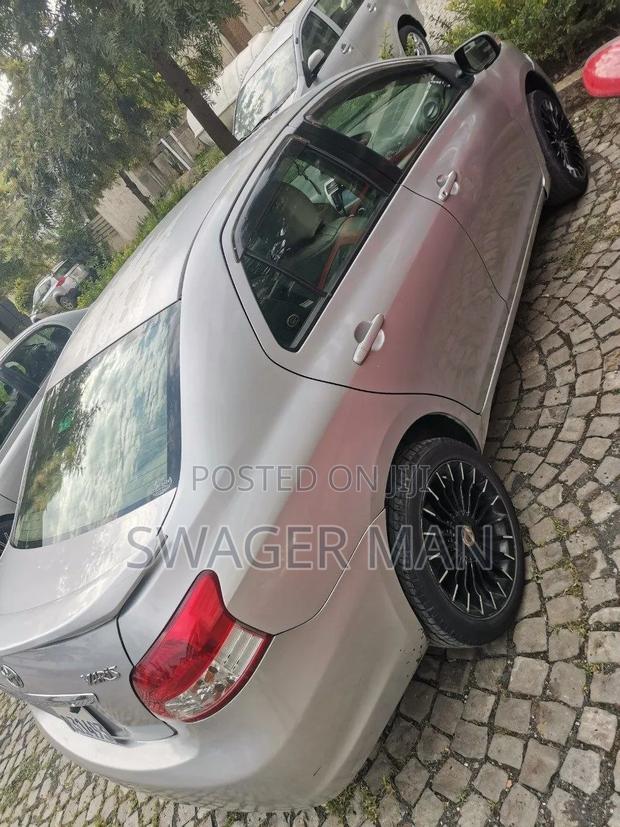 Toyota Yaris 2010 Silver