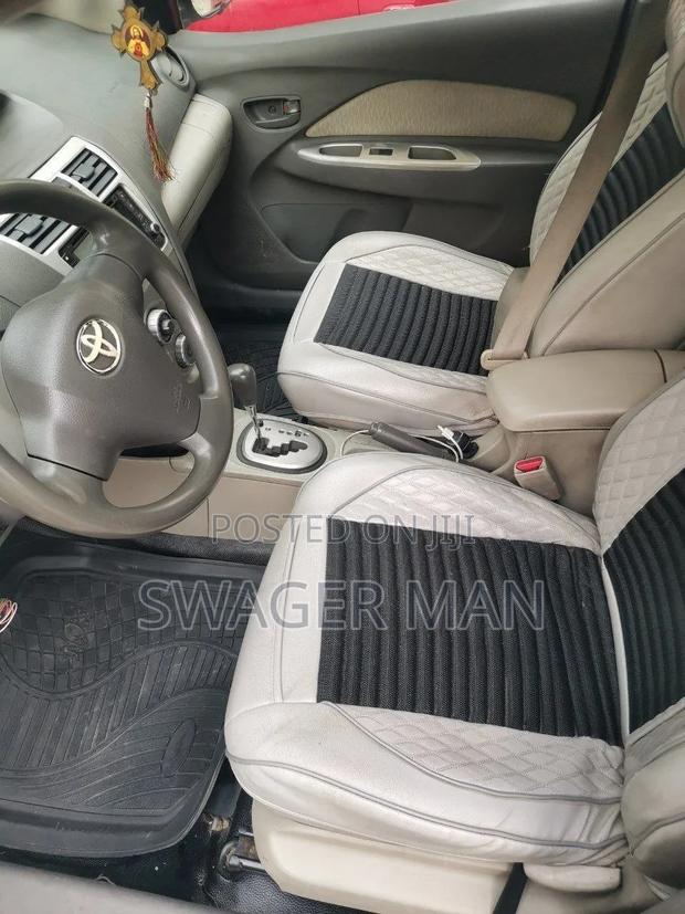 Toyota Yaris 2010 Silver