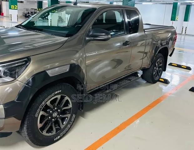 Toyota Hilux 2021 Gray