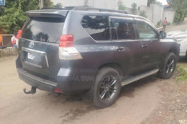 Toyota Land Cruiser Prado 2012 Gray
