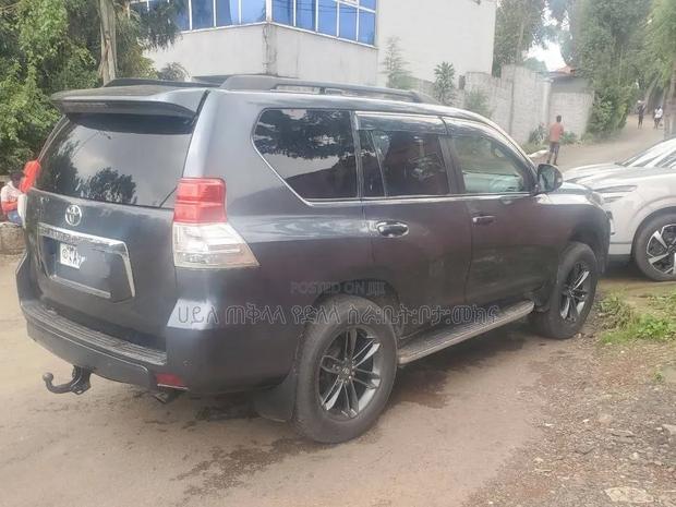 Toyota Land Cruiser Prado 2012 Gray