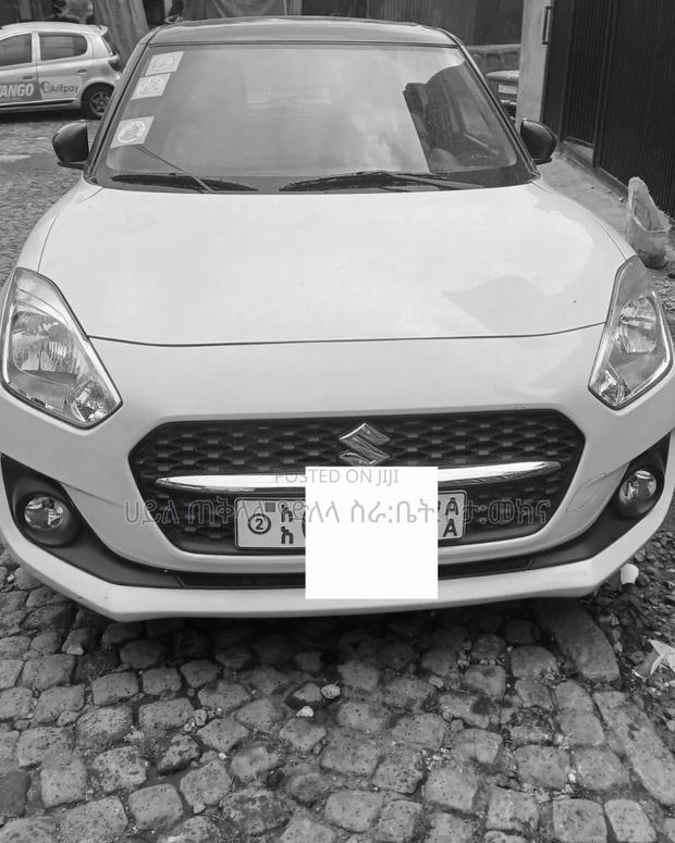 Suzuki Swift 2023 White