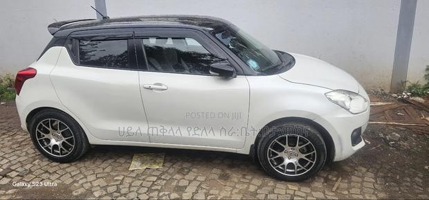 Suzuki Swift 2023 White