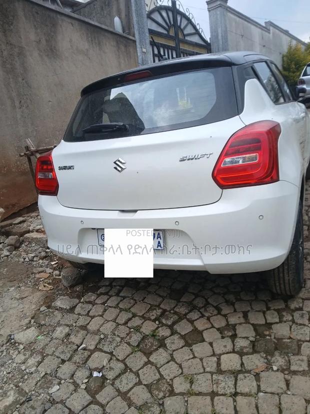 Suzuki Swift 2023 White