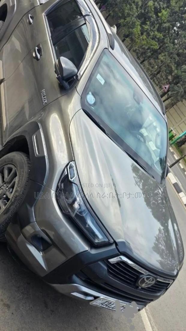 Toyota Hilux 2022 Green