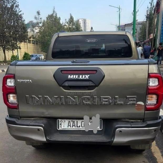 Toyota Hilux 2022 Green