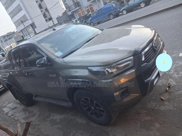 Toyota Hilux 2022 Pink