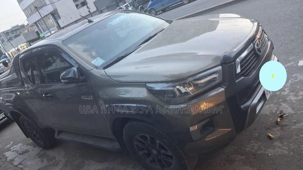 Toyota Hilux 2022 Pink