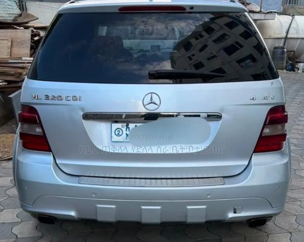 Mercedes-Benz C320 2009 Silver