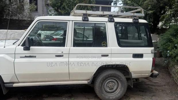 Toyota Land Cruiser 2012 White