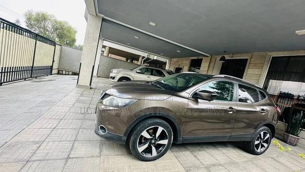 Nissan Qashqai 2017 Pink