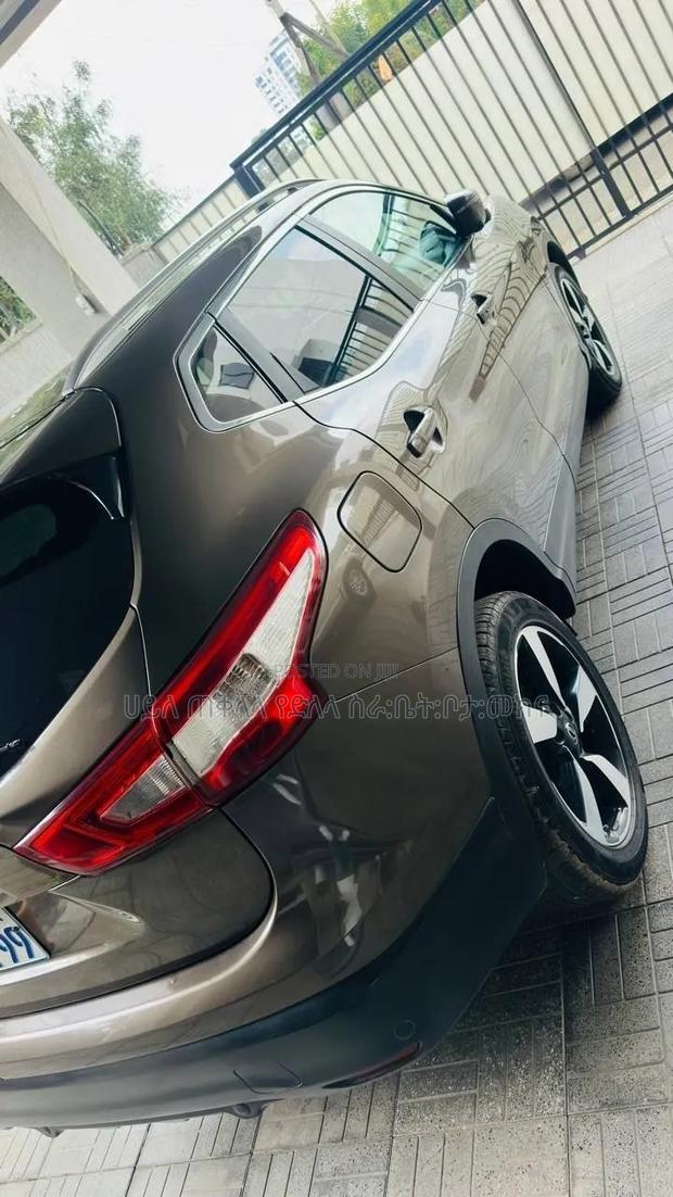 Nissan Qashqai 2017 Pink