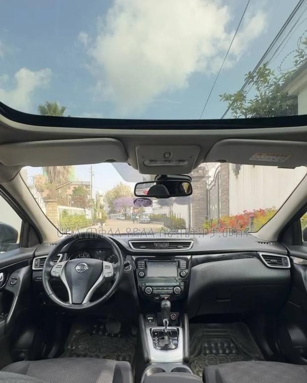 Nissan Qashqai 2017 Pink