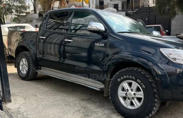 Toyota Hilux 2013 Matt Black