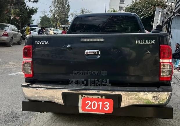 Toyota Hilux 2013 Matt Black