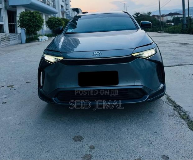 Toyota bZ4X 2024 Gray