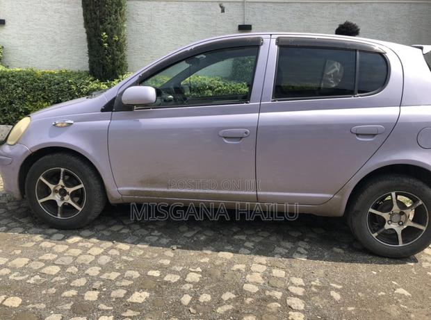 Toyota Vitz 2004 Pink