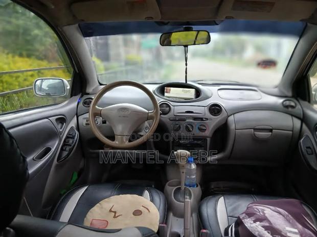 Toyota Platz 2003 Silver