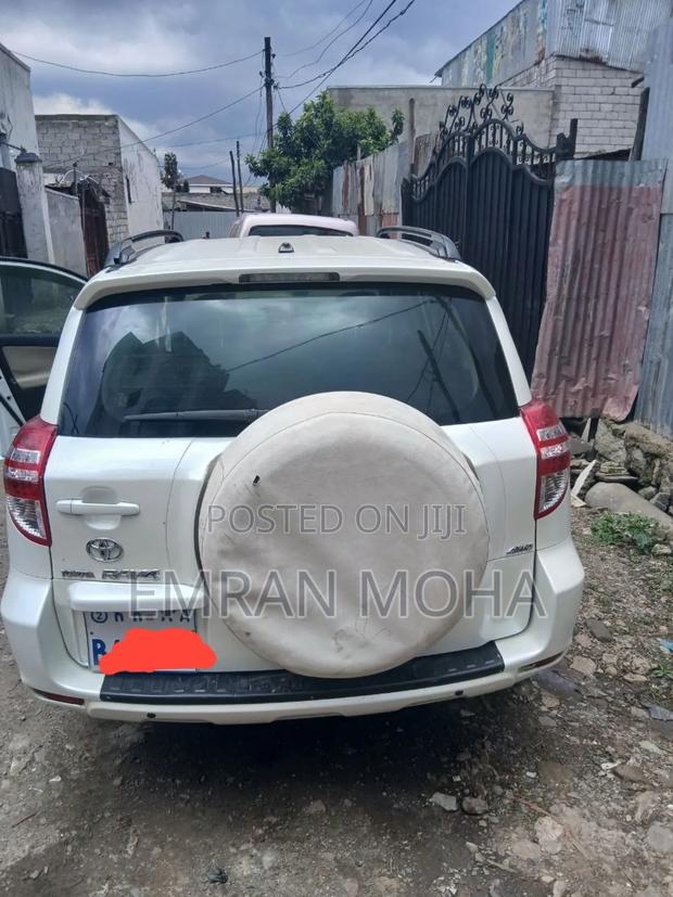 Toyota RAV4 2011 White