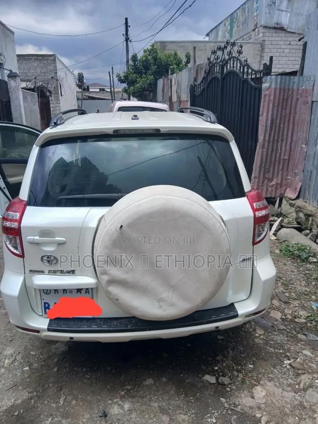 Toyota RAV4 2011 White