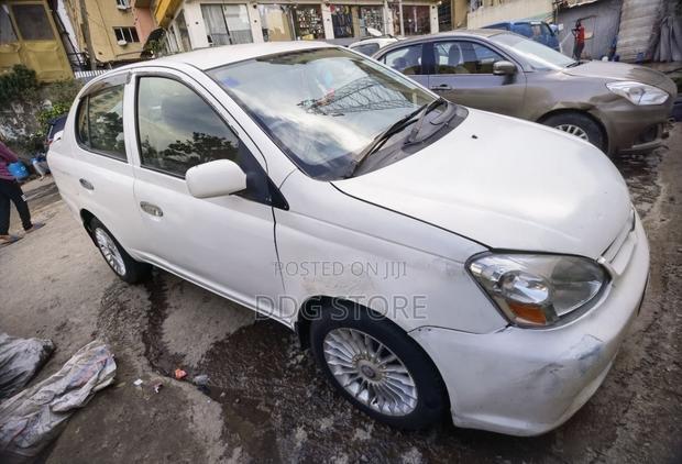Toyota Platz 2002 White
