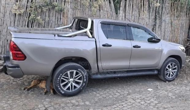 Toyota Hilux Revo Double Cab Deisel 2.8 AWD 2020 Silver